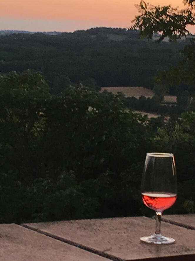 Evening wine tastings are a great way to relax on holiday